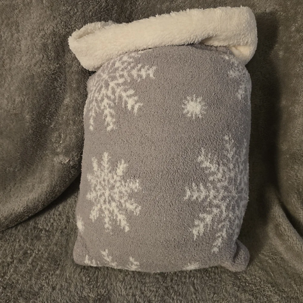 L.W.Y.A. Plush Snowflake Throw Blanket